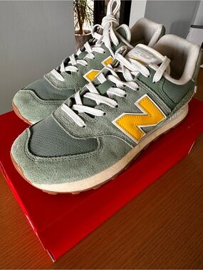 New Balance 574 sneakers in mallard green and mustard yellow. 8.0 WMS 6.5 kids